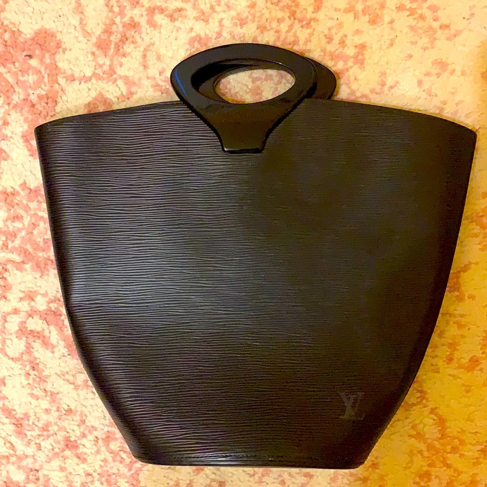 Like New Louis Vuitton Epi leather noctumble bag!